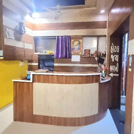 Hotel Jay Bhawani Ахмедабад Екстериор снимка
