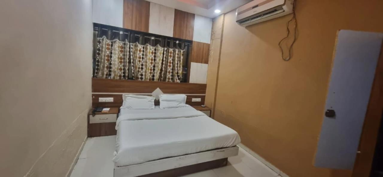 Hotel Jay Bhawani Ахмедабад Екстериор снимка