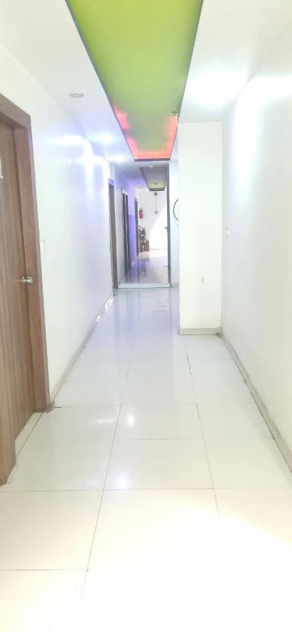 Hotel Jay Bhawani Ахмедабад Екстериор снимка